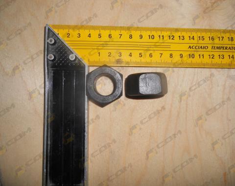 Гайка среднего ножа 175-71-11530